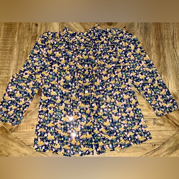 Eva Franco sample piece - sequin floral sheer top in size 8 - buttons down back - Picture 13 of 14